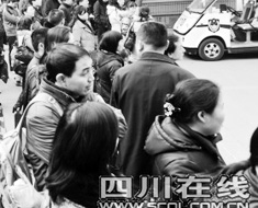 ��У������������֡��W(w��ng)�j(lu��)�����M(j��n)�����}