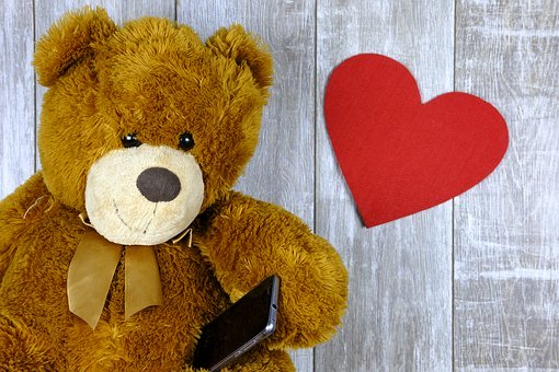 孩子偷偷玩手機(jī)的原因及教育對(duì)策