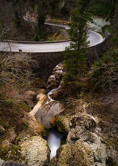 高中女孩叛逆期什么時候結束