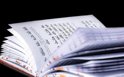 用鏡子或一張白紙來辨別送氣和不送氣的音。