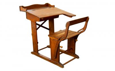 當然注意在傳授知識的同時加強學生的思想政...