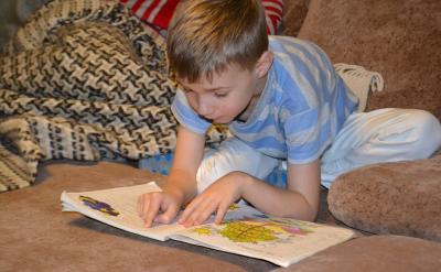 我們都知道表揚能使人創造奇跡,過多的批評...