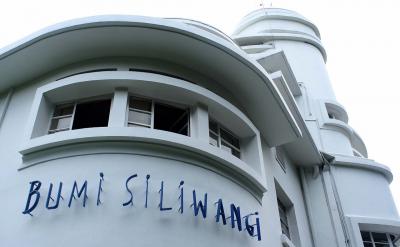 避免過度贊美:指出不足和需要改進(jìn)的地方