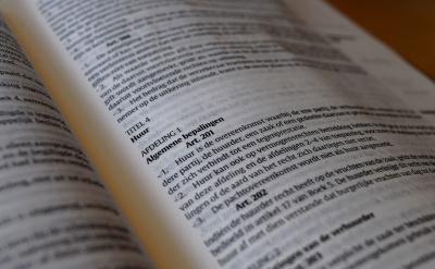 C. Ҳ�]ʲô��ͬ�W֮�g�_����Ц����?