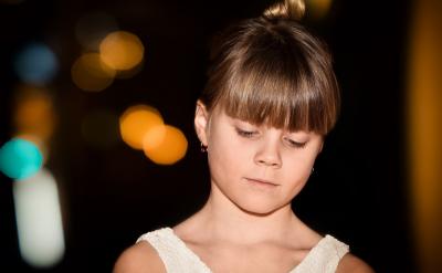 人類的大腦一部分是由杏仁核為代表的情緒腦...