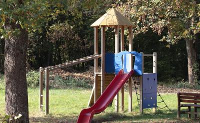 1. 當孩子扔東西發脾氣時