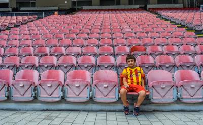 當然,在引導少年把目光放遠的同時,還要結...