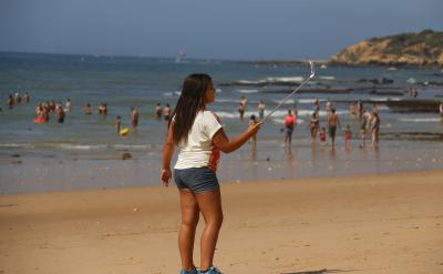 1. 家庭是孩子的第一所學(xué)校