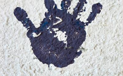 父母在說話時,還要積極的給予孩子鼓勵。孩...