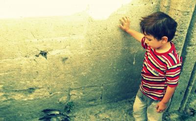 2、讀寫結合復習。就是把有關的課文或課外...