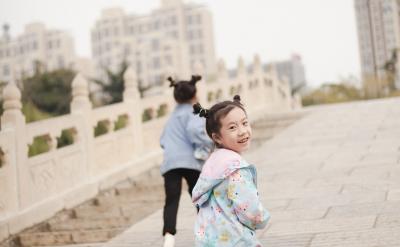 由于父母是子女最直接的老師,故父母在日常...